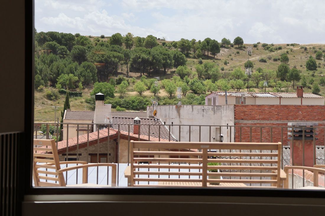 Vista del pueblo desde una ventana de la casa